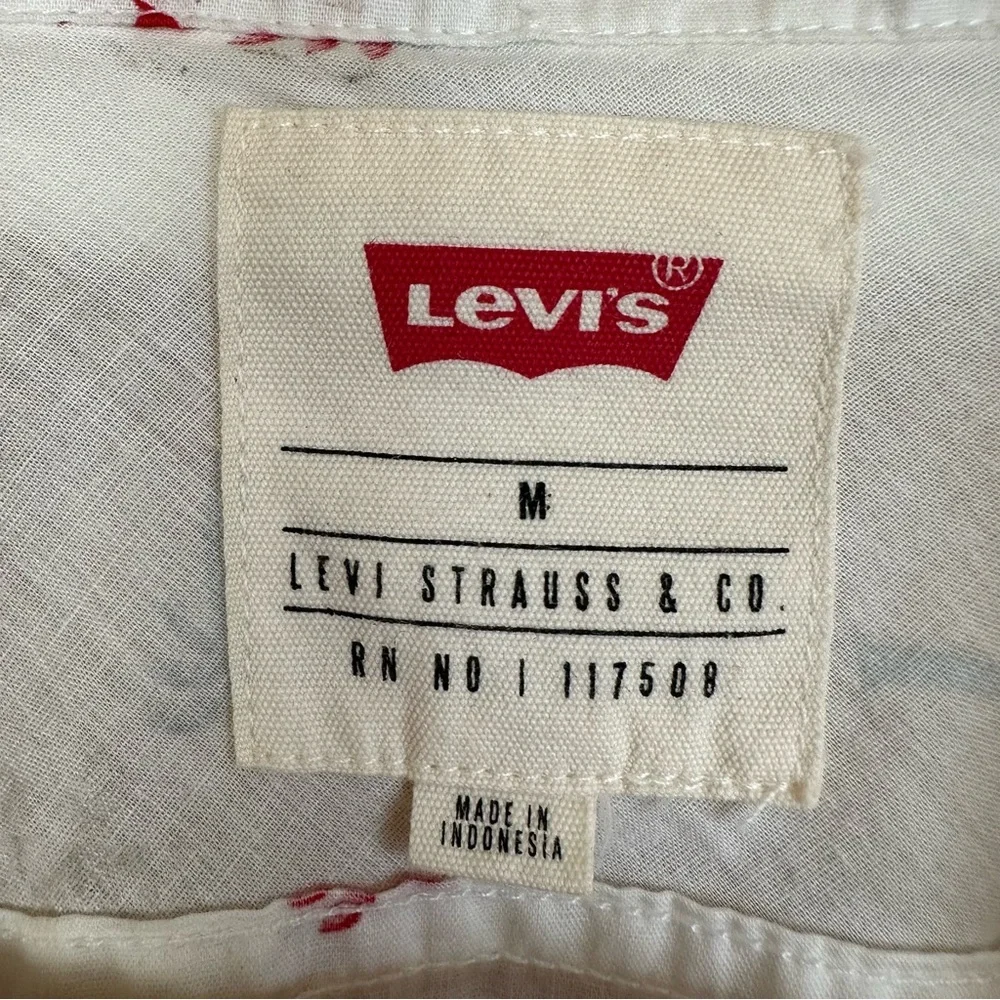 NWT Levi’s Men’s Short Sleeved Button Down Shirt with Palm Tree Pattern Sz M